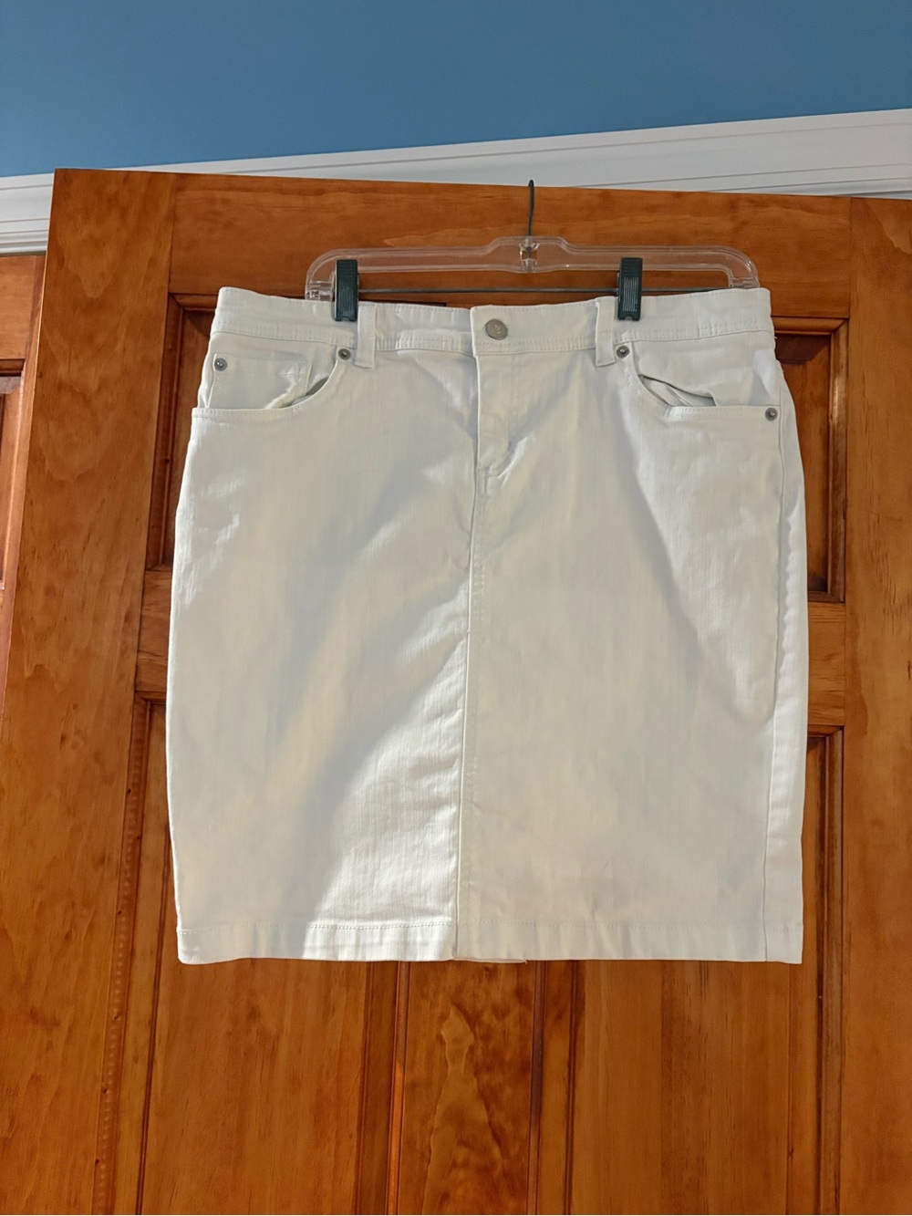 G.H. Bass & Co. White Pencil Skirt with Front Pockets